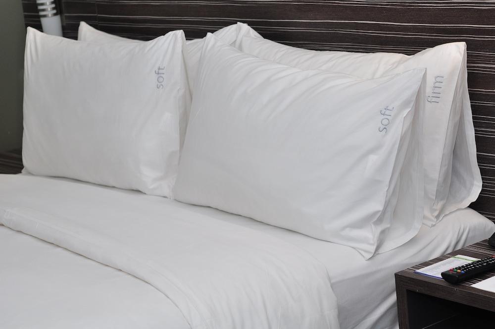Holiday Inn Express Surabaya Centerpoint By Ihg Exteriör bild