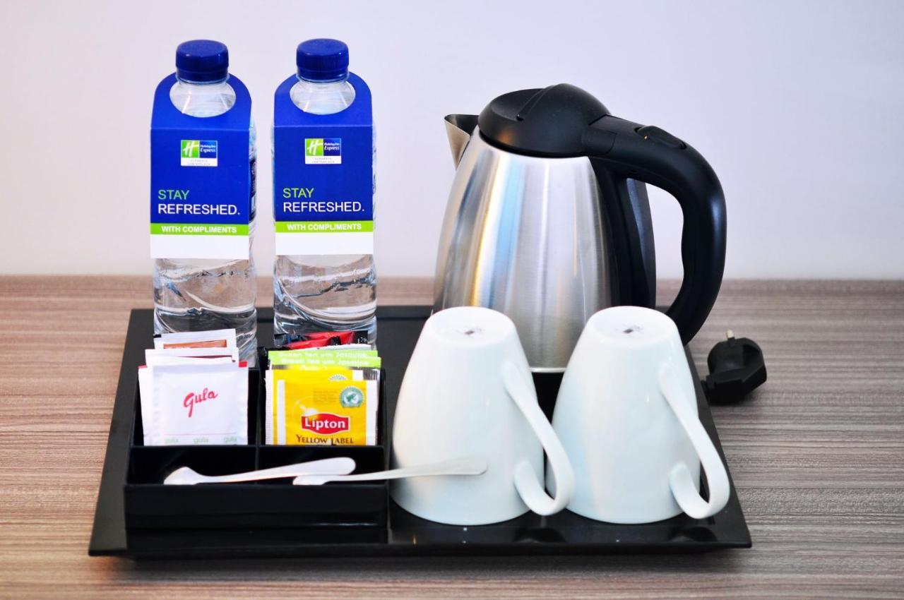 Holiday Inn Express Surabaya Centerpoint By Ihg Exteriör bild