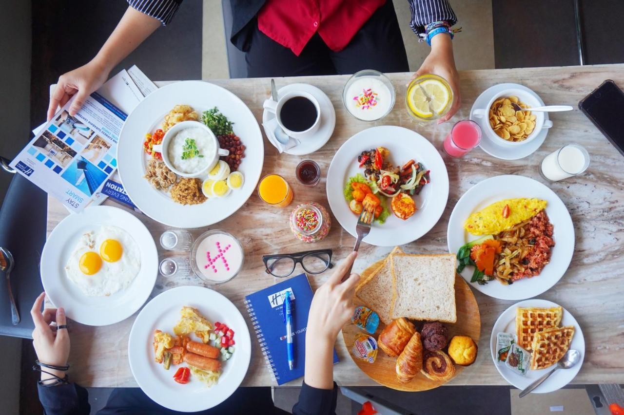Holiday Inn Express Surabaya Centerpoint By Ihg Exteriör bild