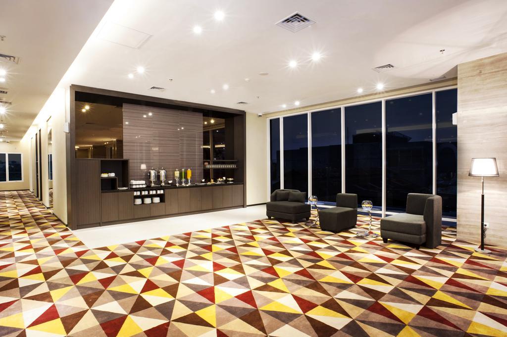 Holiday Inn Express Surabaya Centerpoint By Ihg Exteriör bild