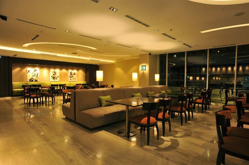 Holiday Inn Express Surabaya Centerpoint By Ihg Exteriör bild
