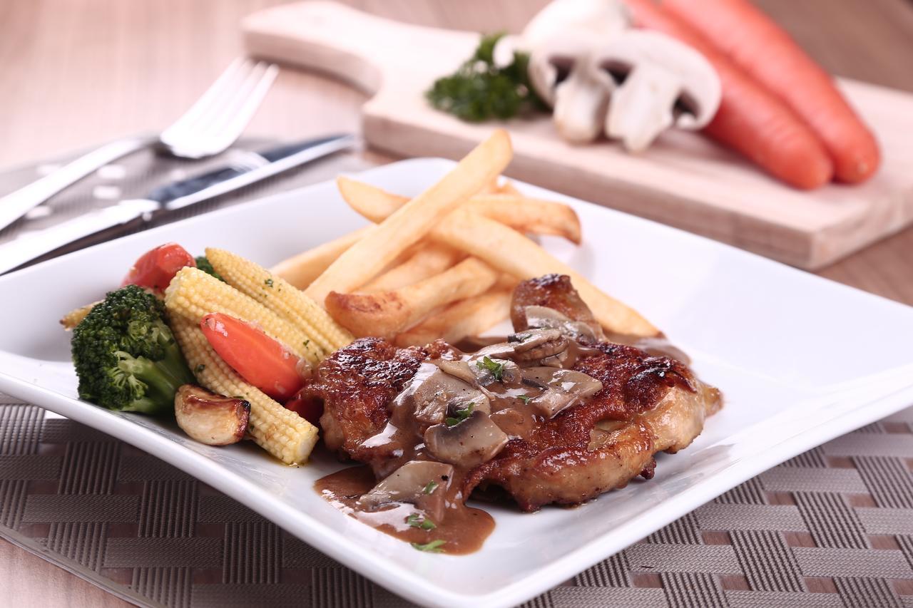 Holiday Inn Express Surabaya Centerpoint By Ihg Exteriör bild