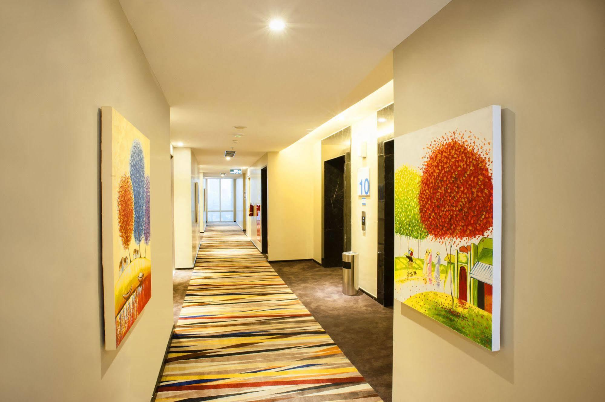 Holiday Inn Express Surabaya Centerpoint By Ihg Exteriör bild