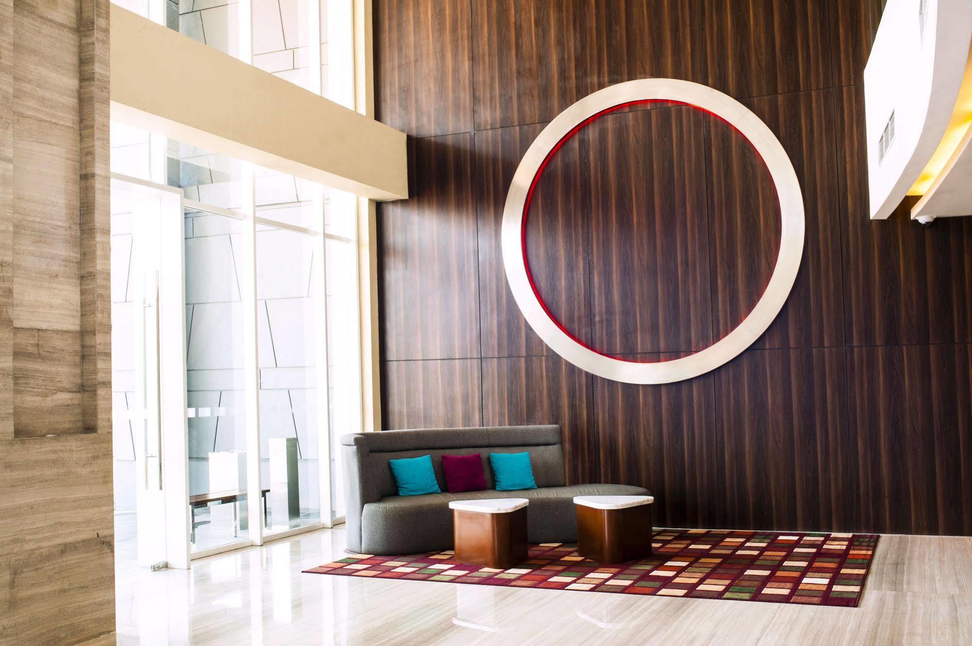 Holiday Inn Express Surabaya Centerpoint By Ihg Exteriör bild