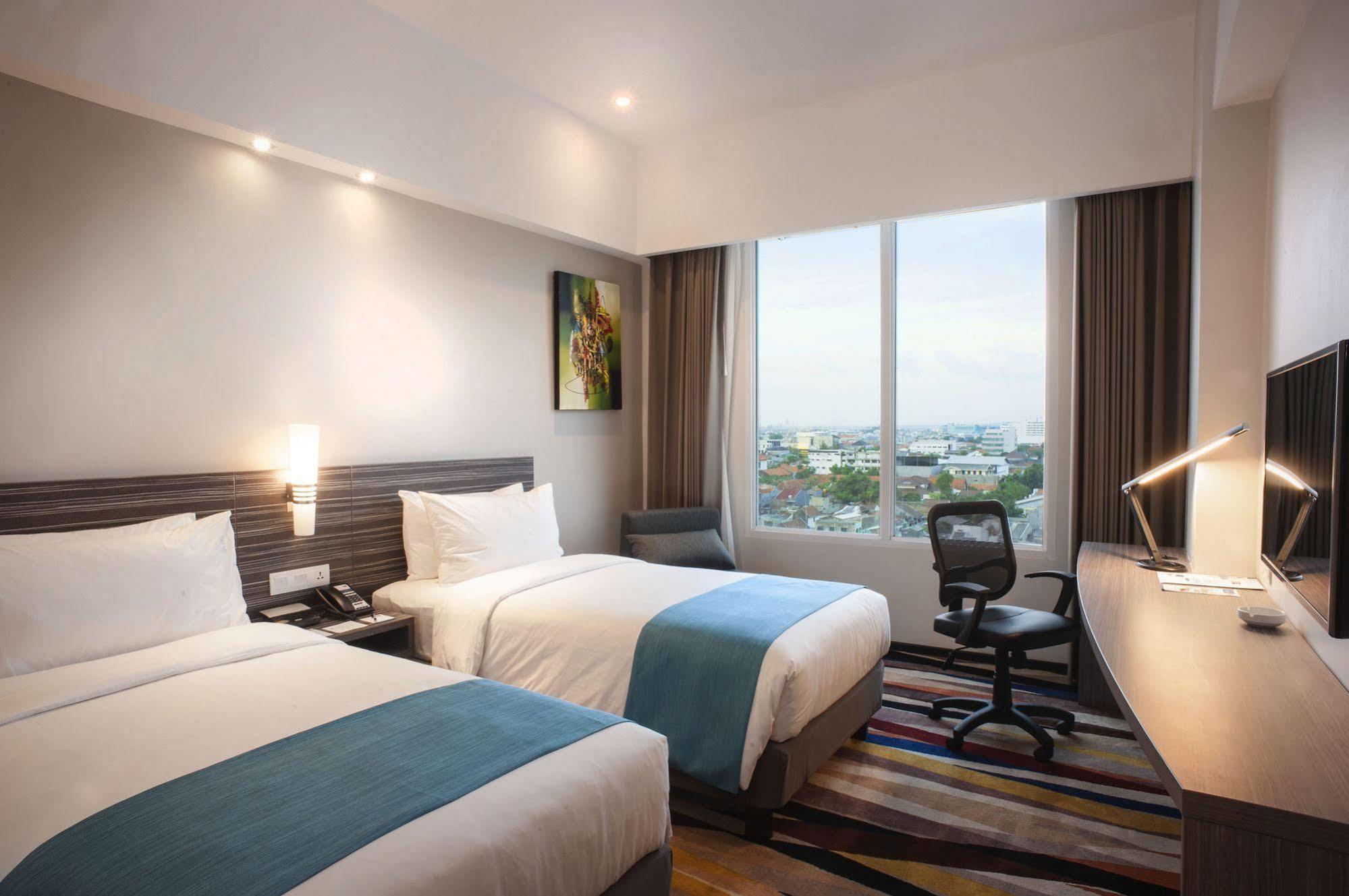 Holiday Inn Express Surabaya Centerpoint By Ihg Exteriör bild
