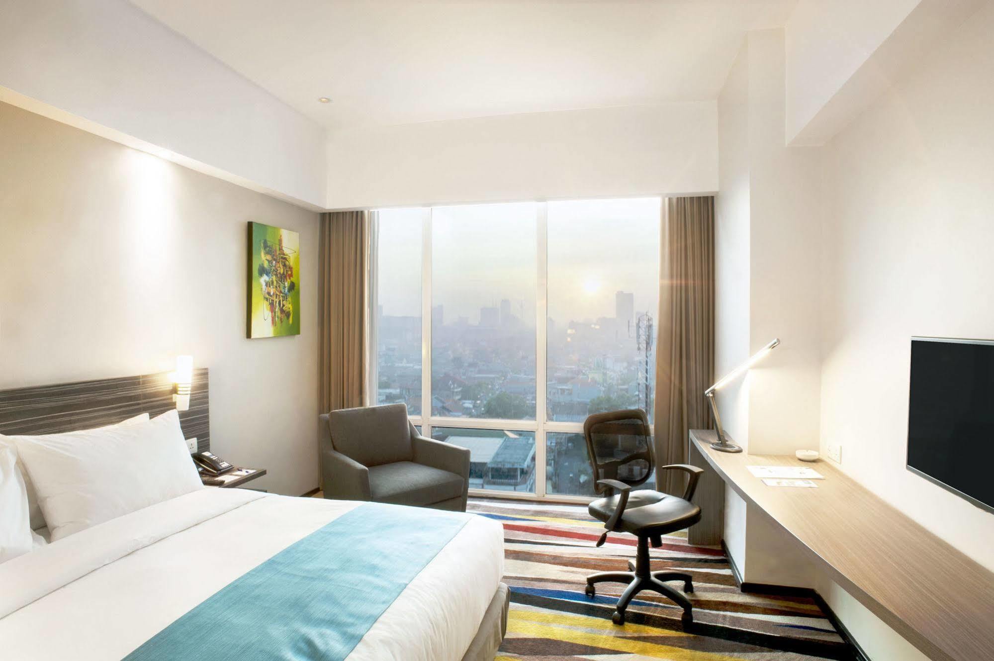 Holiday Inn Express Surabaya Centerpoint By Ihg Exteriör bild