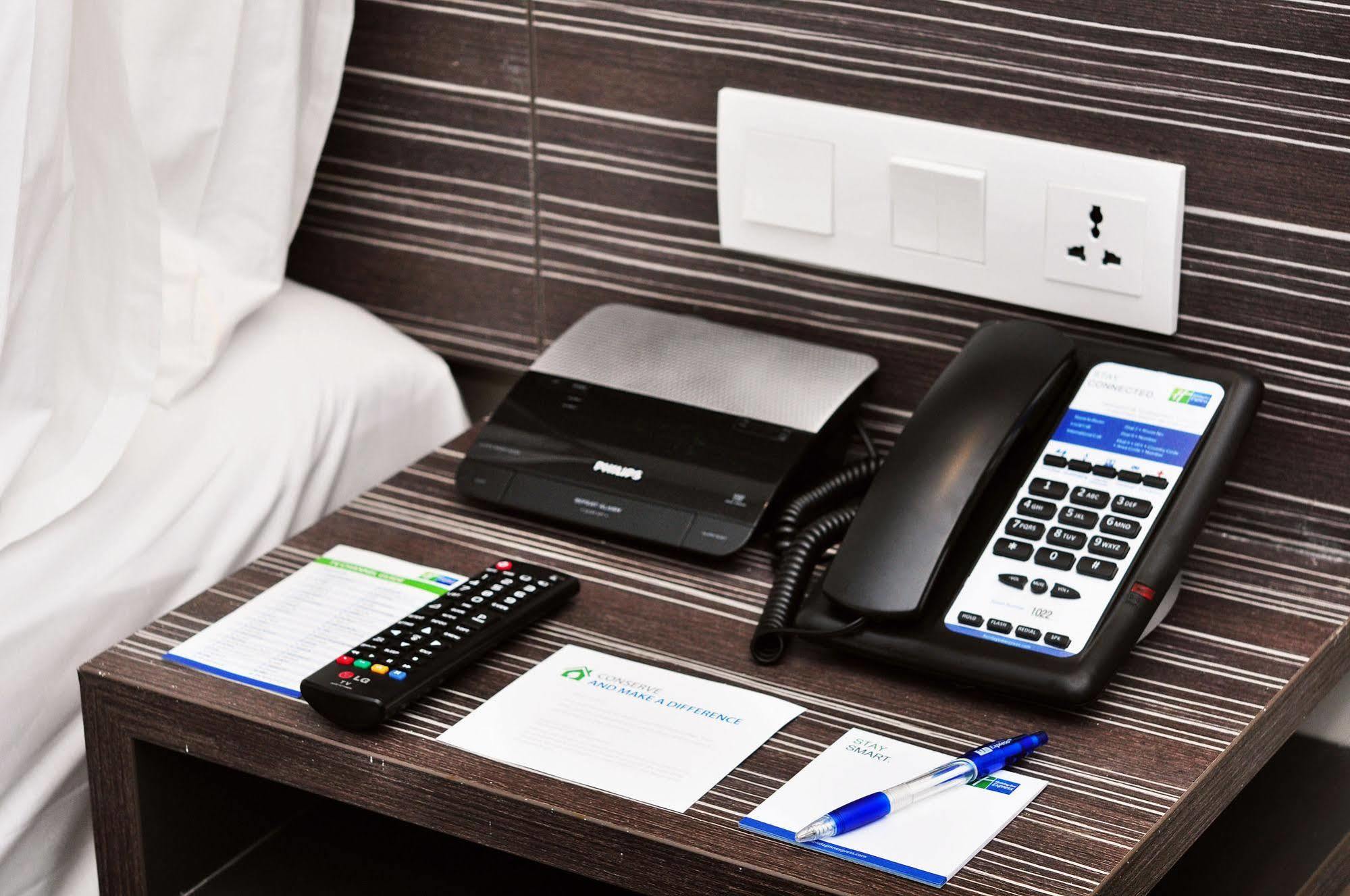 Holiday Inn Express Surabaya Centerpoint By Ihg Exteriör bild