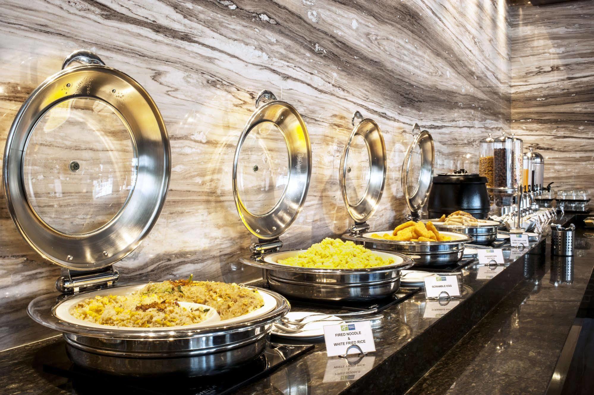 Holiday Inn Express Surabaya Centerpoint By Ihg Exteriör bild