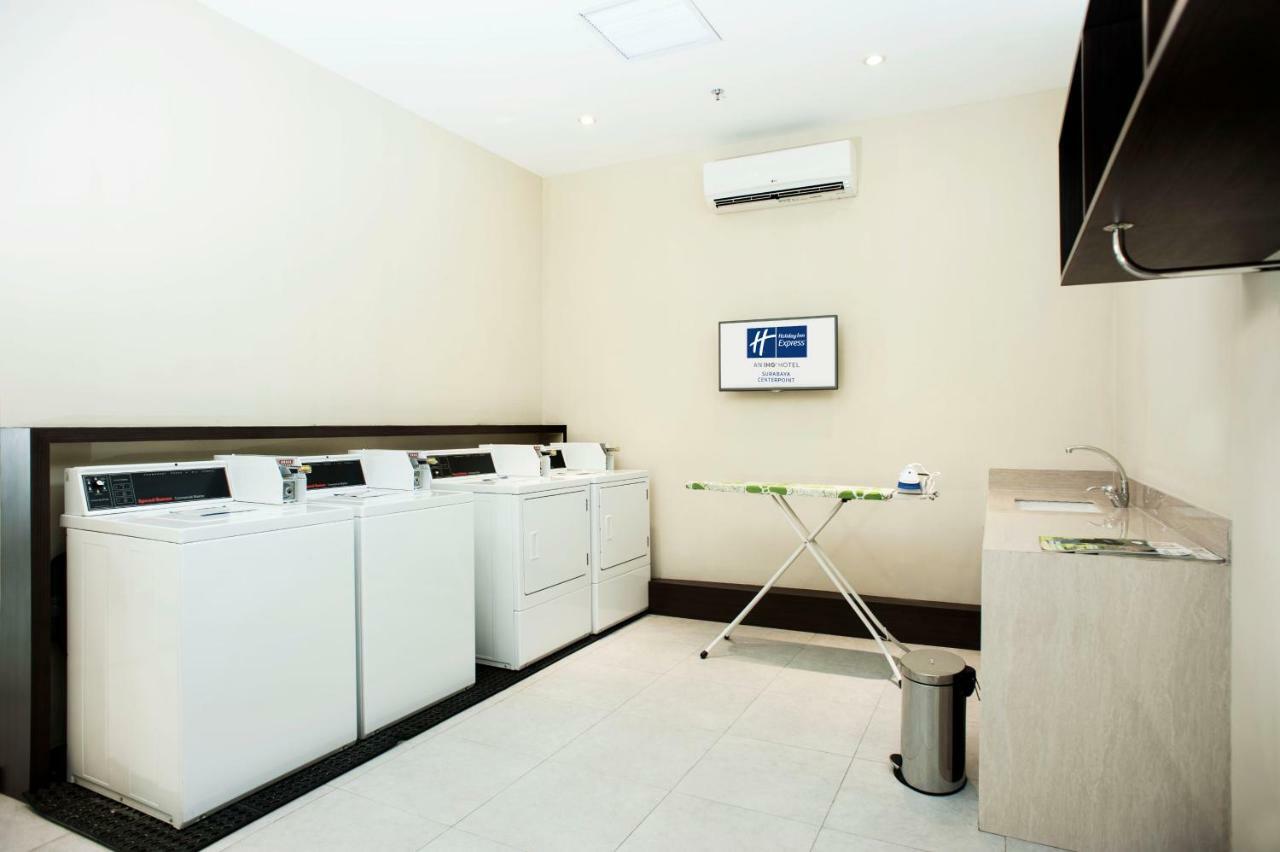 Holiday Inn Express Surabaya Centerpoint By Ihg Exteriör bild